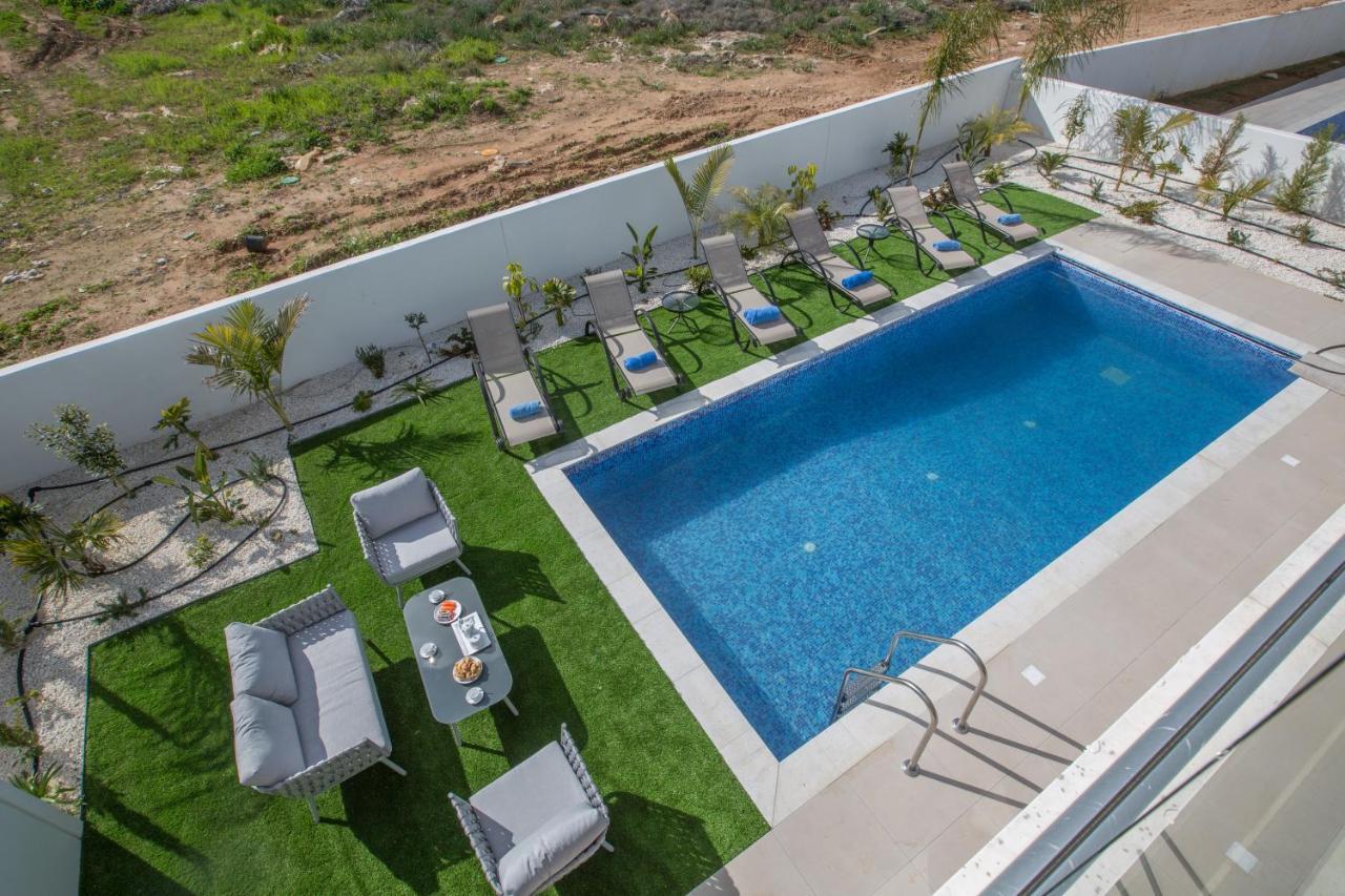Olivine 3 Bedroom Villas โปรทาราส ภายนอก รูปภาพ