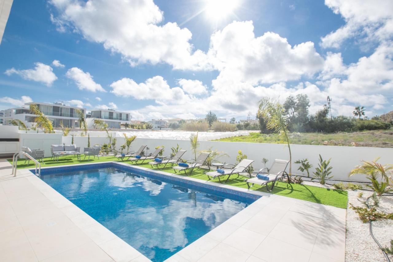 Olivine 3 Bedroom Villas โปรทาราส ภายนอก รูปภาพ