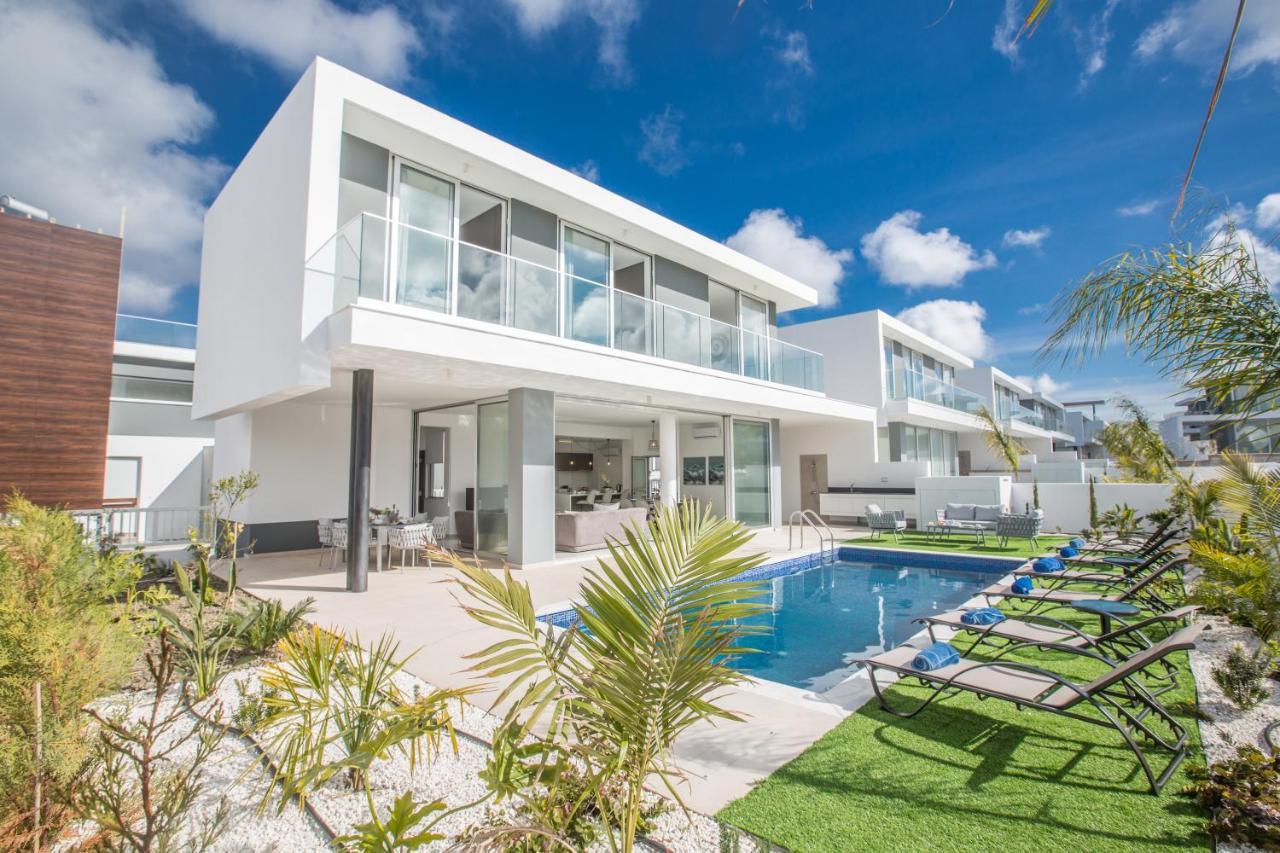 Olivine 3 Bedroom Villas โปรทาราส ภายนอก รูปภาพ